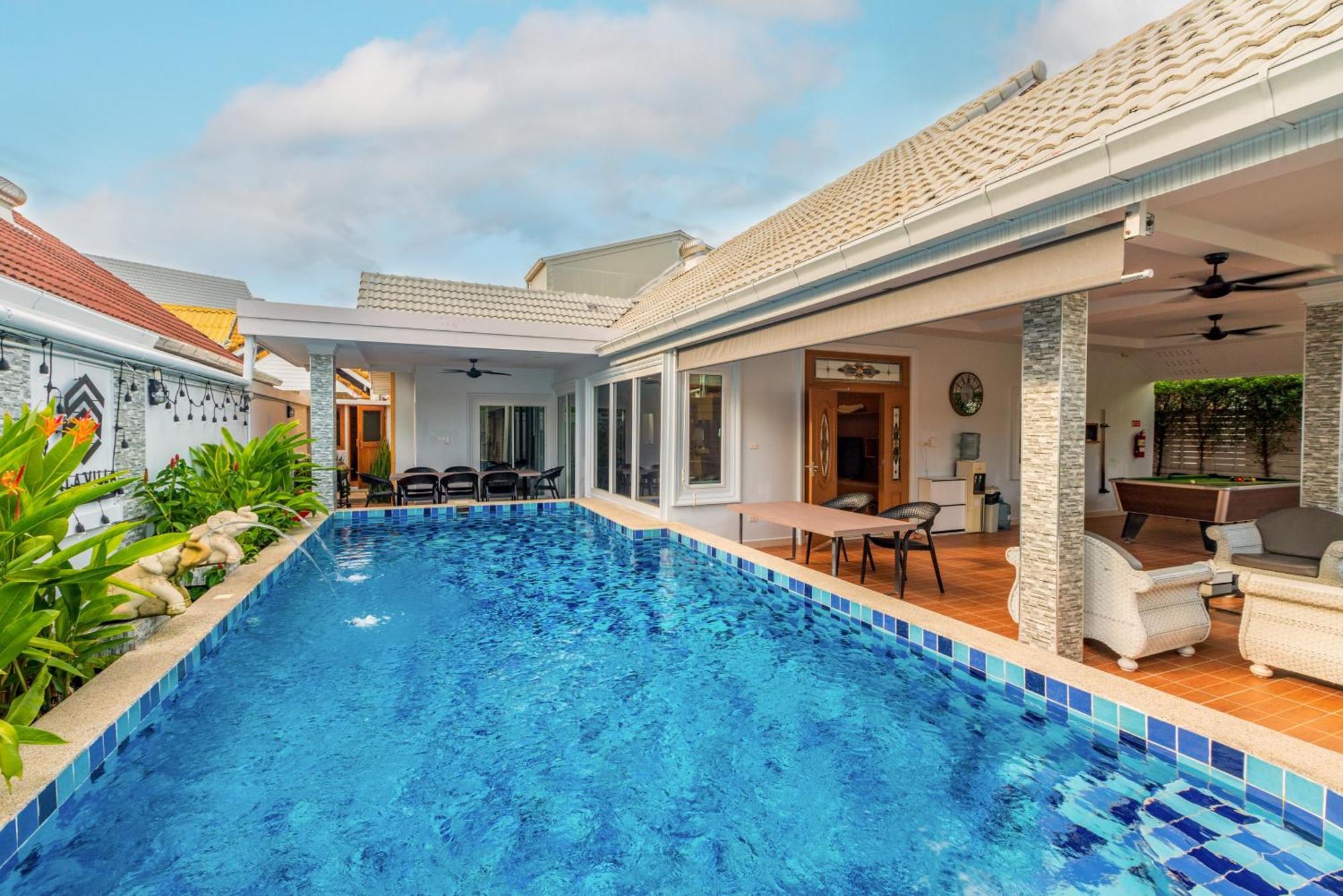 Gala Villa Pattaya Buitenkant foto